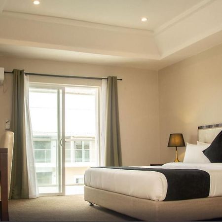 Royal Ambassador Hotel Harbel Bagian luar foto