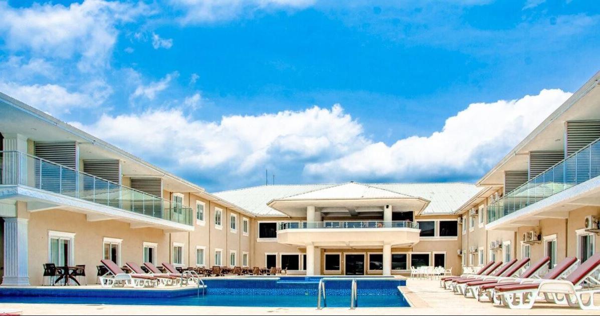 Royal Ambassador Hotel Harbel Bagian luar foto