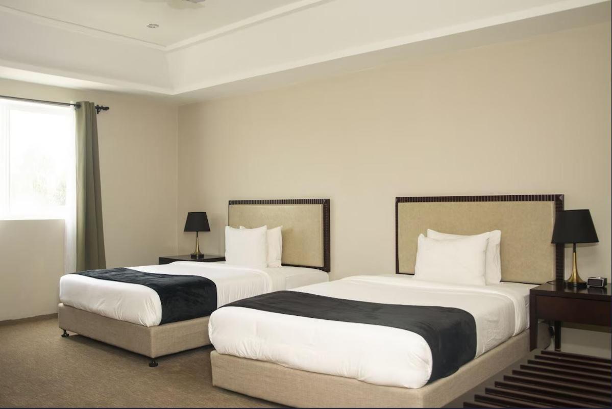 Royal Ambassador Hotel Harbel Bagian luar foto
