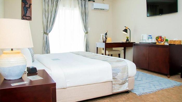 Royal Ambassador Hotel Harbel Bagian luar foto